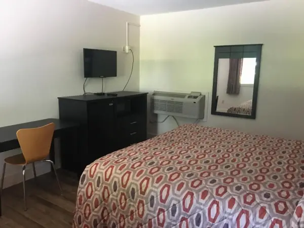Woodlawn Hills Motel 4