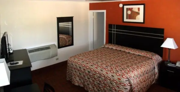 Woodlawn Hills Motel 9